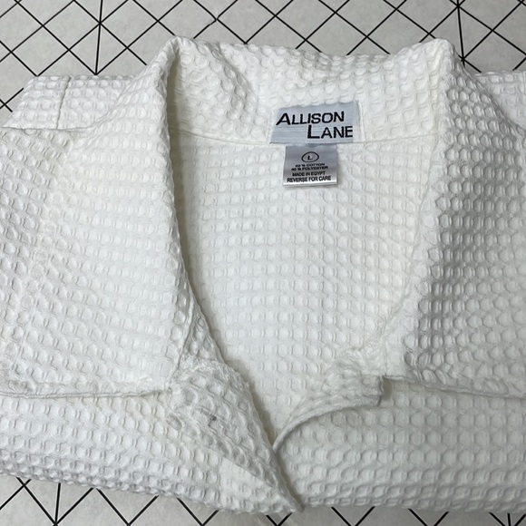 Allison Lane classic white jacket, button front, two pockets, checked texture - Picture 8 of 8